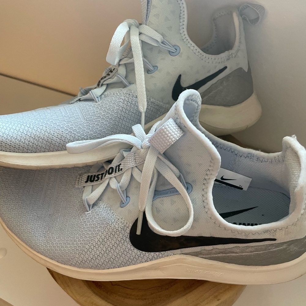 WOMENS NIKE SNEAKERS